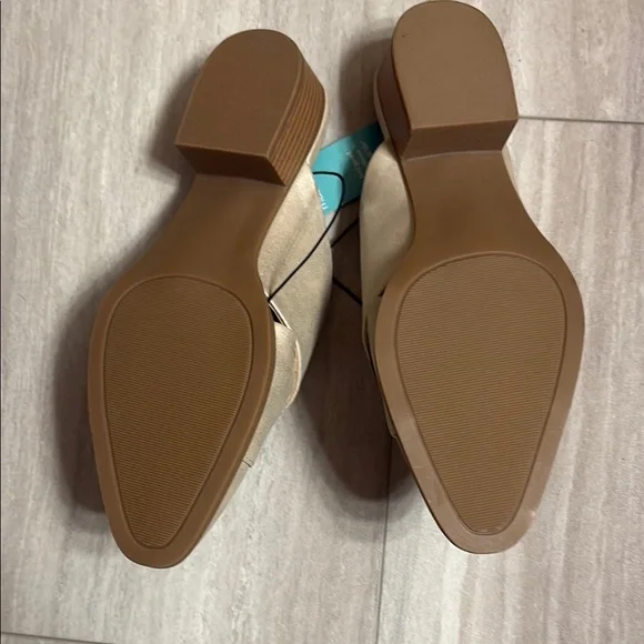 Maurices Cream Mules with V-Cut Vamp - Picture 3 of 3